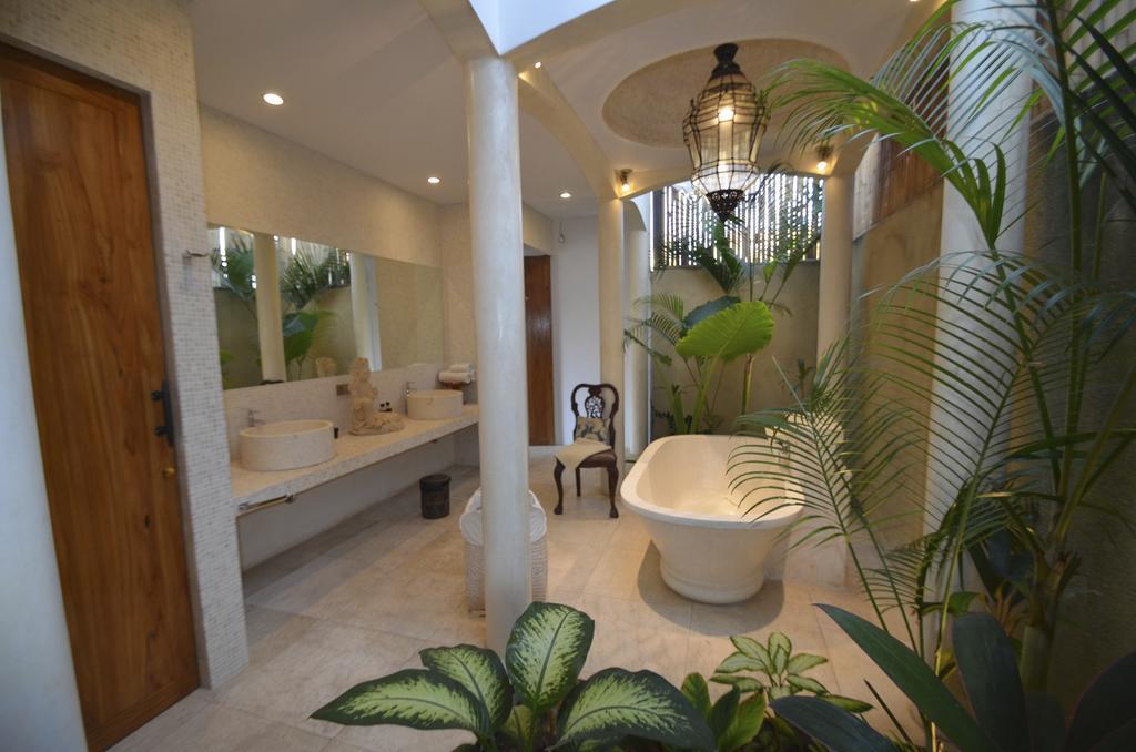 Elegant Villa Casabianca - Tropical Pool & Garden, Near Potato Head Beach Club! Семиньяк Номер фото